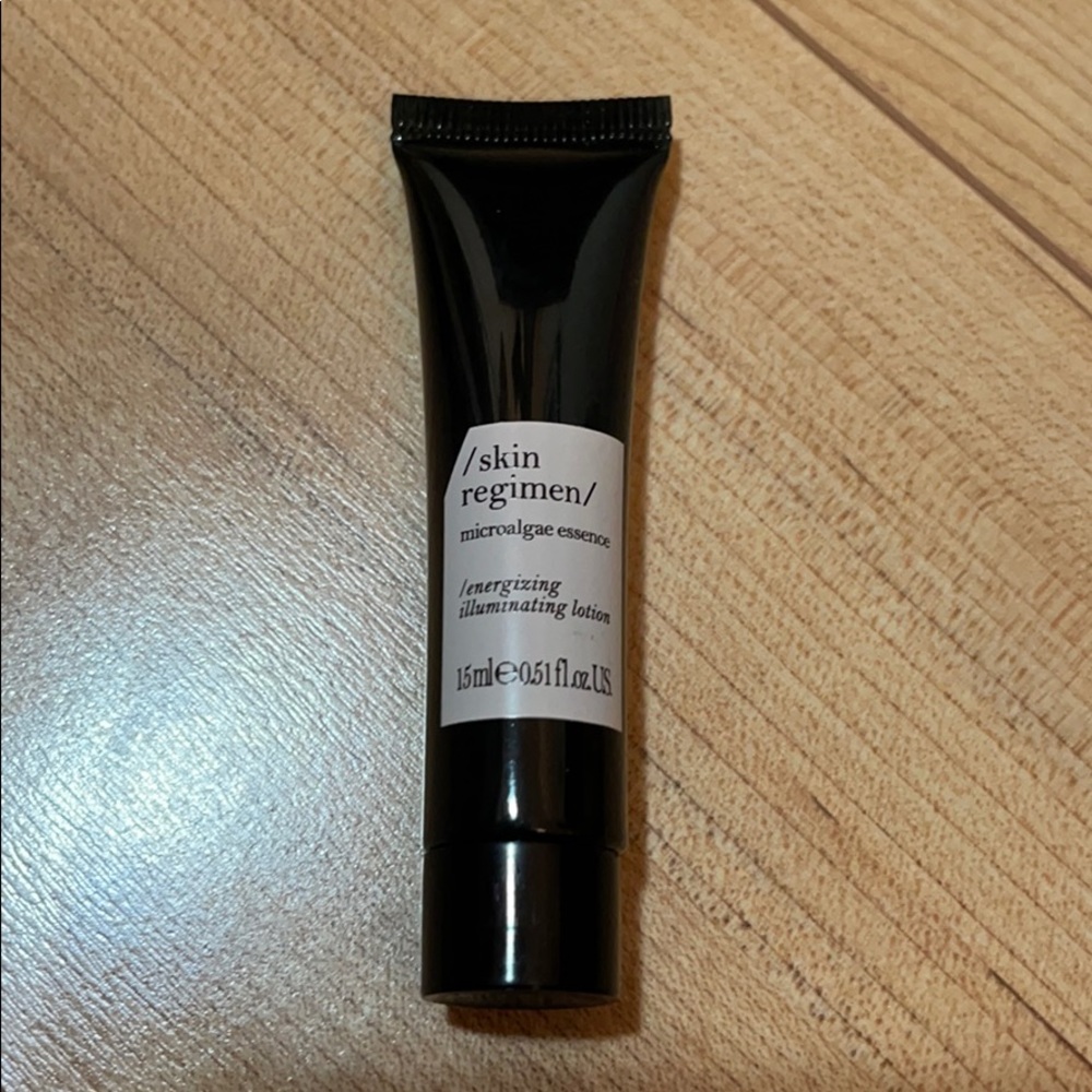 NWT Skin Regimen Microalgea Essence Illuminator